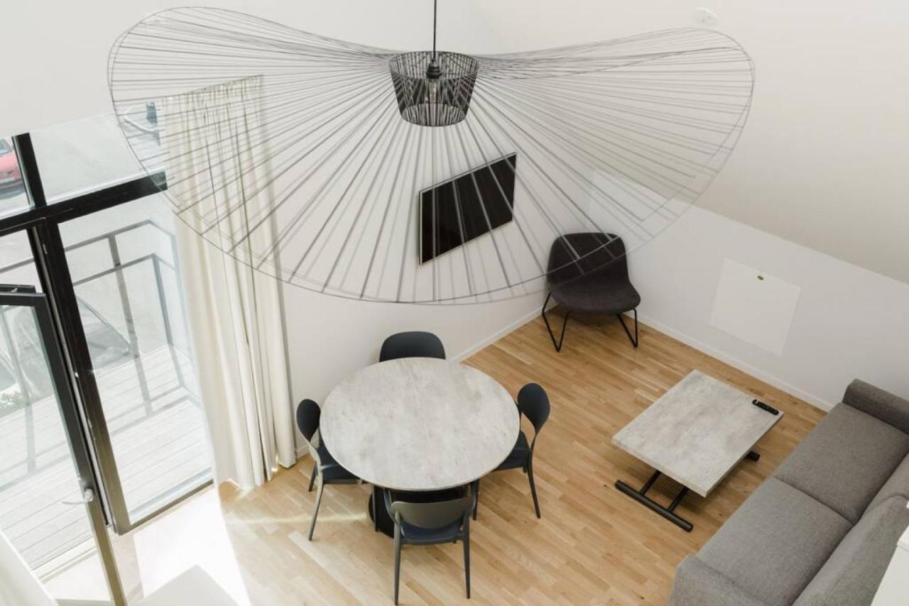 All In One Loft With Balcony And Free Parking ลิดินโญ่ ภายนอก รูปภาพ