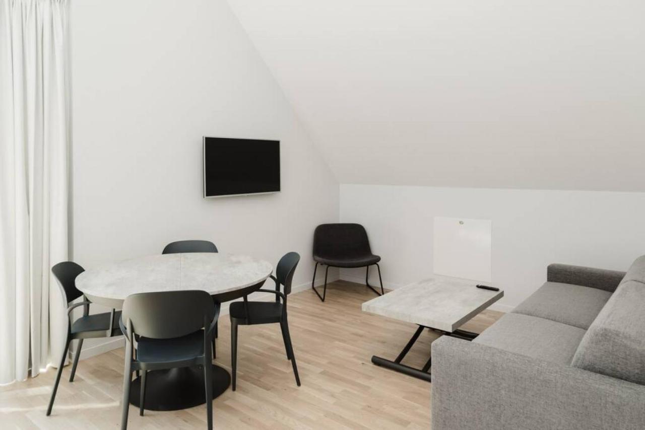 All In One Loft With Balcony And Free Parking ลิดินโญ่ ภายนอก รูปภาพ