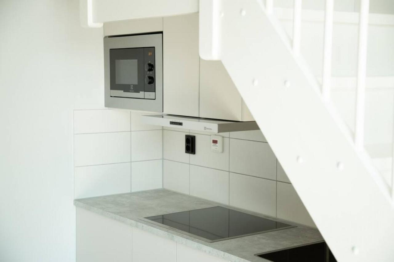 All In One Loft With Balcony And Free Parking ลิดินโญ่ ภายนอก รูปภาพ
